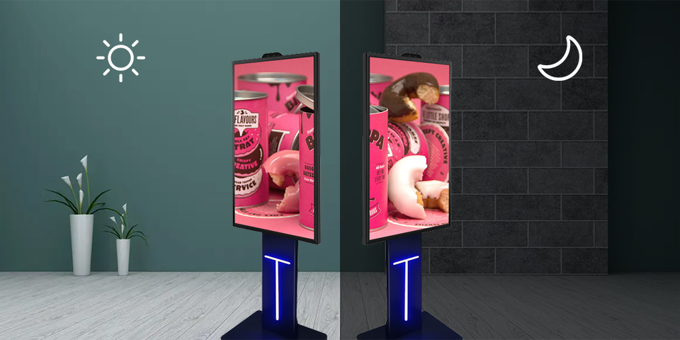 萬達櫥窗高亮立式廣告機